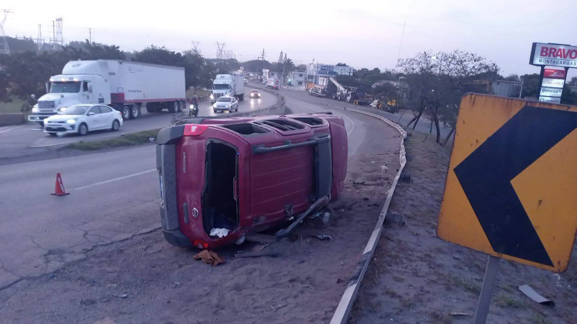 Vuelca camioneta en Altamira : Tránsito Altamira